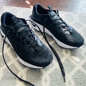 NEW Nike Motiva Walking Shoes